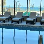 Mamaia Nord - Pool & Langa Plaja *