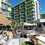 Mamaia Nord - Pool & Langa Plaja *