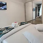 Mamaia Nord - Pool & Langa Plaja *