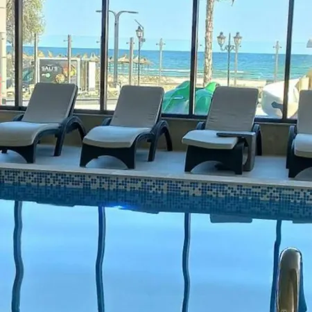 Mamaia Nord - Pool & Langa Plaja *