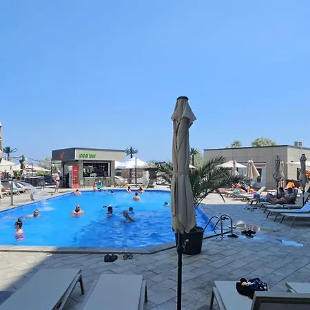 Apartamento Mamaia Nord - Pool & Langa Plaja