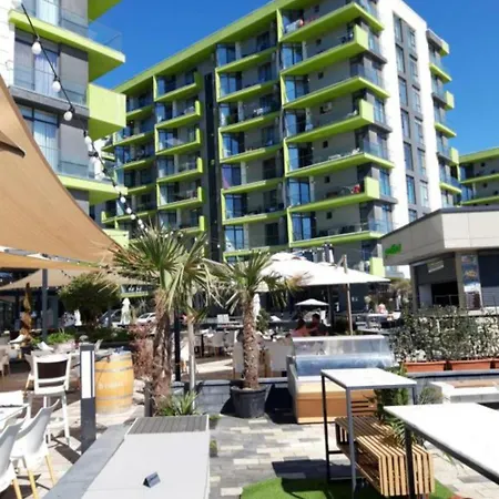 Mamaia Nord - Pool & Langa Plaja *